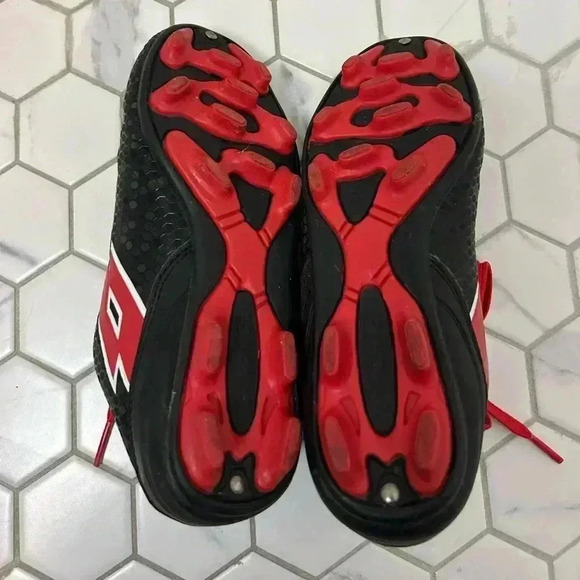 Lotto Storm Kids' Firm Ground Soccer Cleats/Shoes,  Black/Red, Sz 1 - Picture 3 of 4